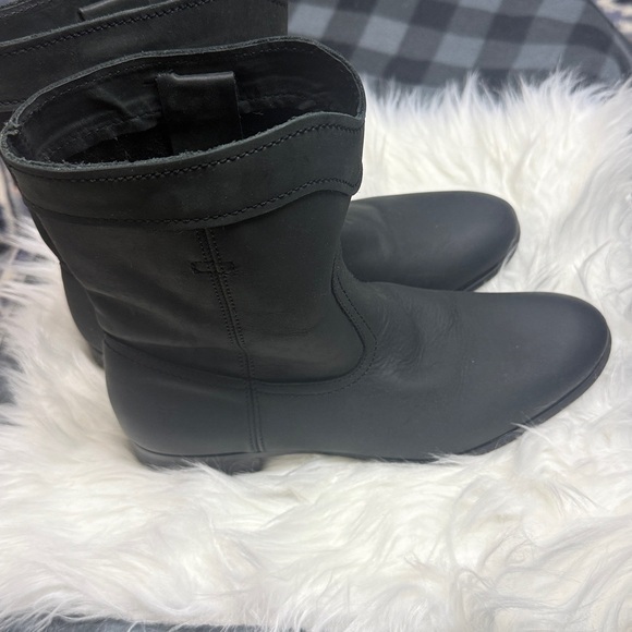 Frye Shoes - Frye Cara Roper size 9 leather ankle boot